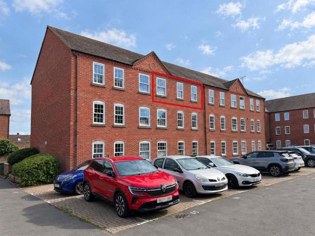 Flat for sale in Catchems End, Wyre Forest