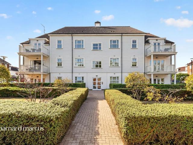 Flat for sale in The Hamptons, Greater London