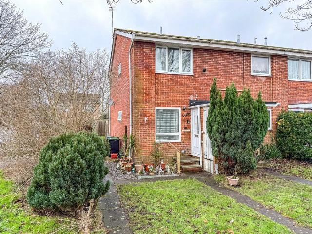 Flat for sale in Burton and Winkton, Burton