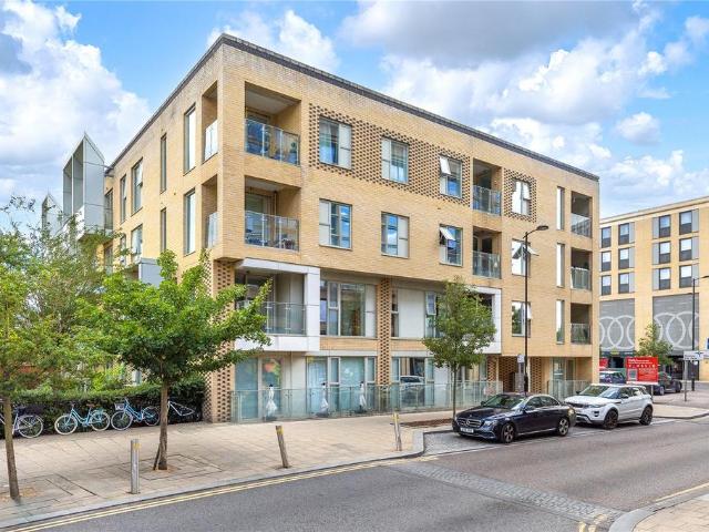 Flat for sale in Arbury, Cambridgeshire