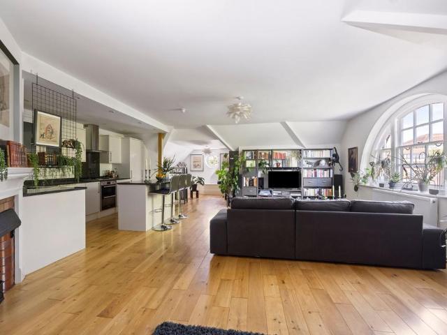 Flat for sale in New Town, Horsham