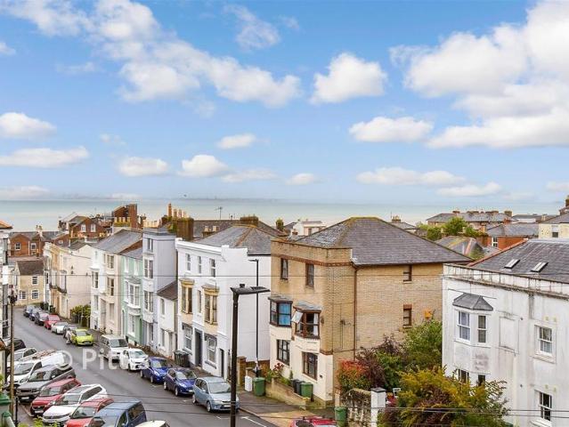Flat for sale in Oakfield, Ryde