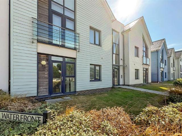 Flat for sale in West Worthing, Worthing