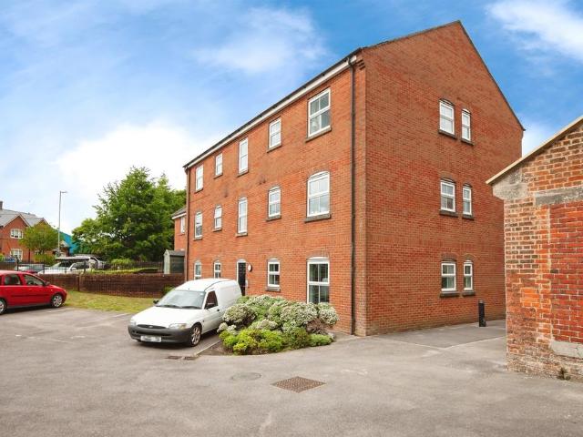 Flat for sale in Roundway, Devizes