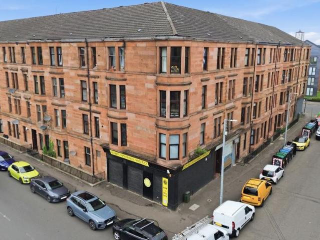 Flat for sale in Linthouse, Scotland