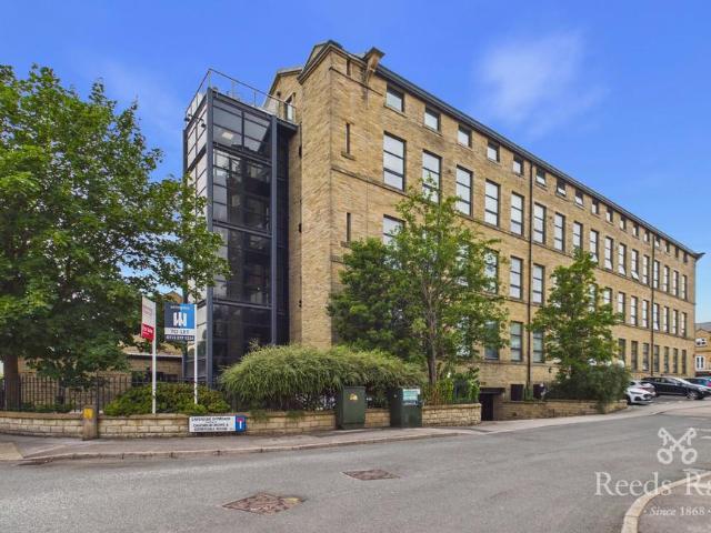 Flat for sale in Drighlington, Adwalton