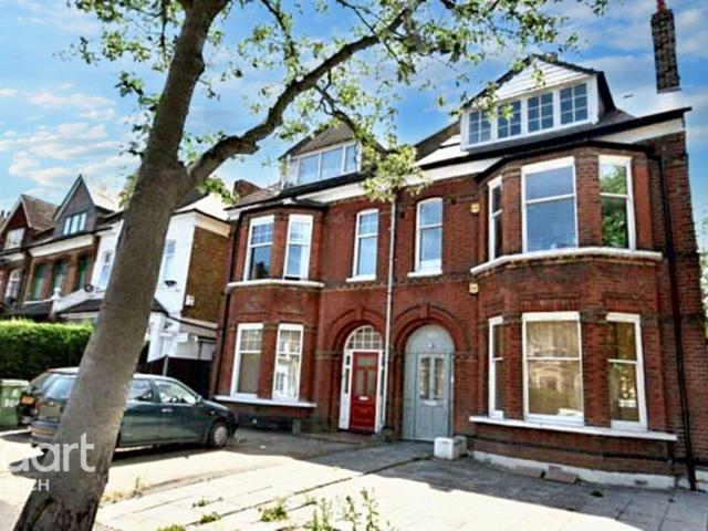 Flat for sale in East Dulwich, Greater London