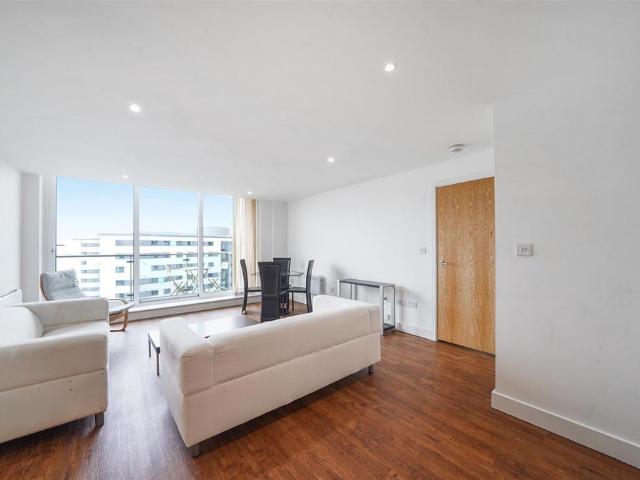 Flat for sale in Reach, Greater London