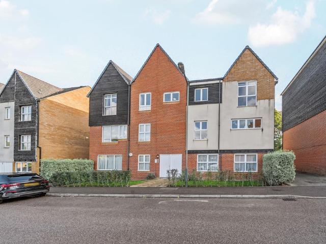Flat for sale in London Borough of Bexley, Greater London