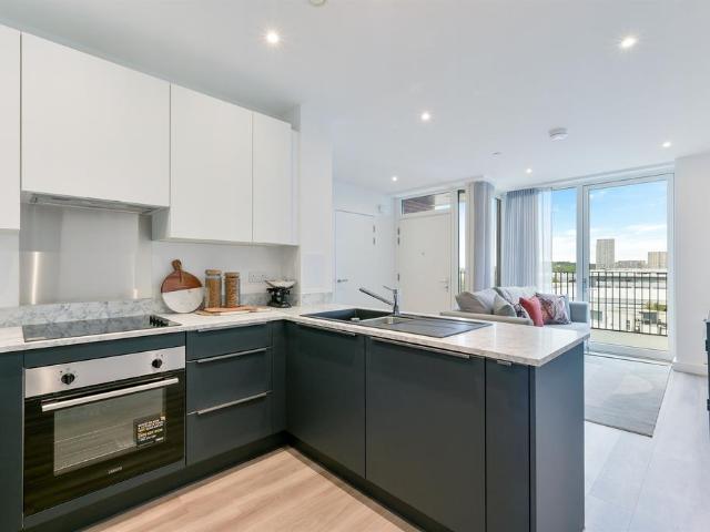 Flat for sale in Harlesden, Greater London