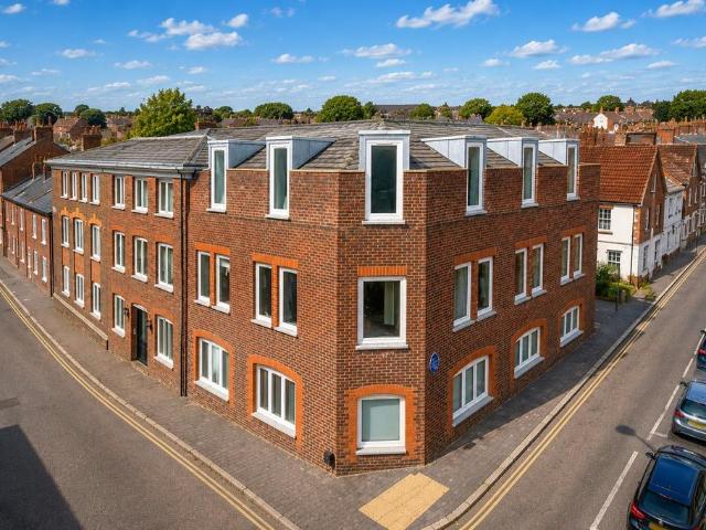 Flat for sale in St Albans, Five Acres