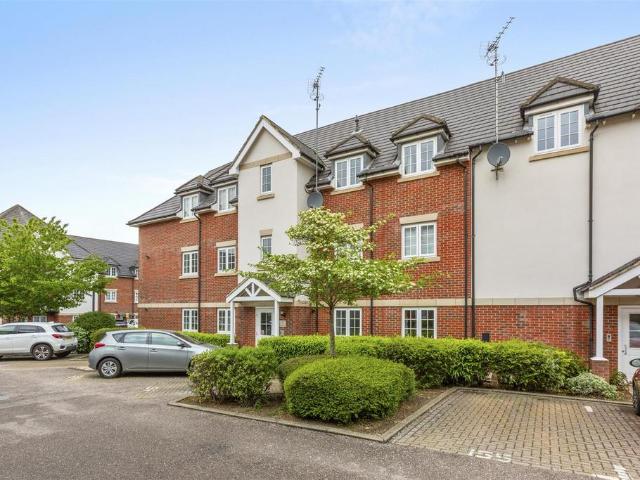 Flat for sale in Totteridge, Buckinghamshire