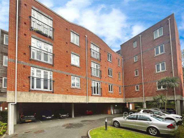 Flat for sale in Bray Wick, Maidenhead