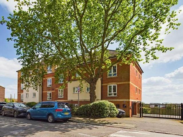 Flat for sale in St Ann's, Haddon