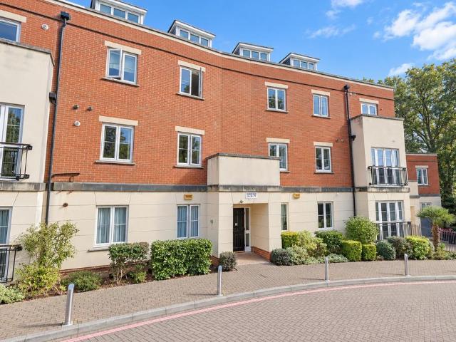 Flat for sale in Bassett, Southampton