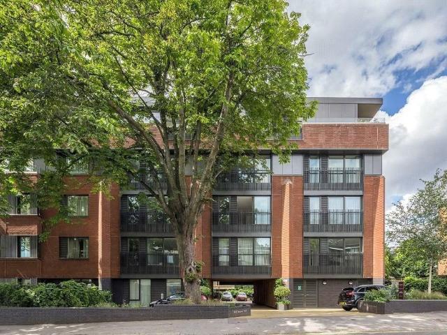 Flat for sale in London Borough of Croydon, Purley