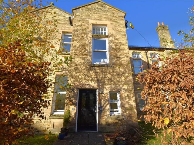 Flat for sale in Tranmere Park, West Yorkshire