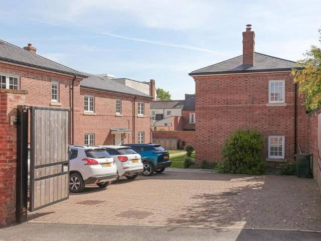 Flat for sale in Evershot, Oxfordshire