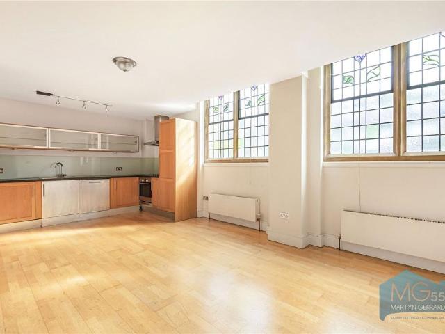 Flat for sale in Muswell Hill, Greater London