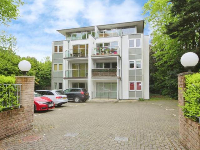 Flat for sale in West Cliff, Bournemouth