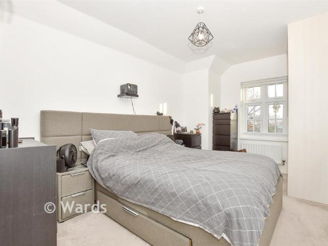 Flat for sale in Midway, Kent