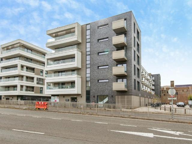 Flat for sale in Old Town, Stevenage