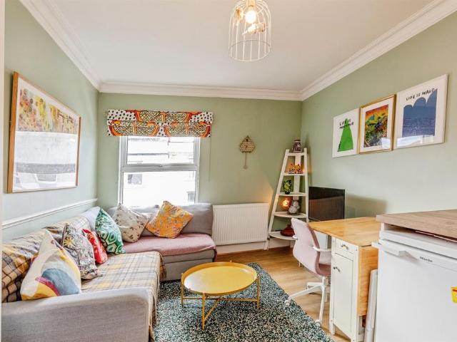 Flat for sale in Stokes Croft, Feckenham