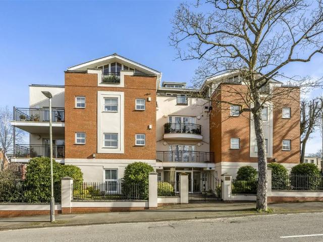 Flat for sale in Golden Valley, Gloucestershire