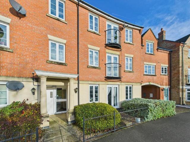 Flat for sale in Glebe Park, Brayford