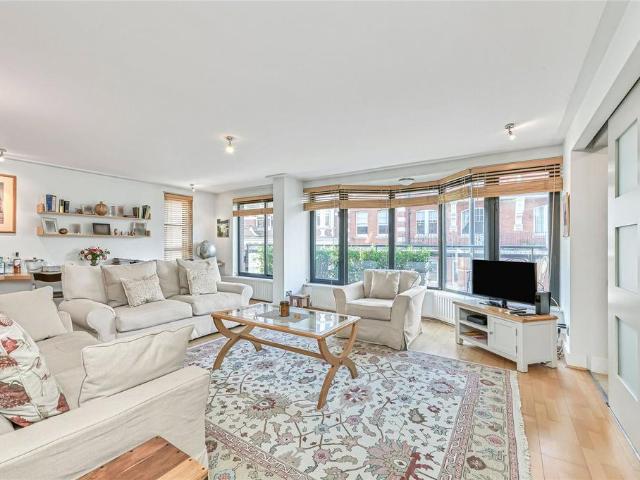 Flat for sale in Brompton, Greater London