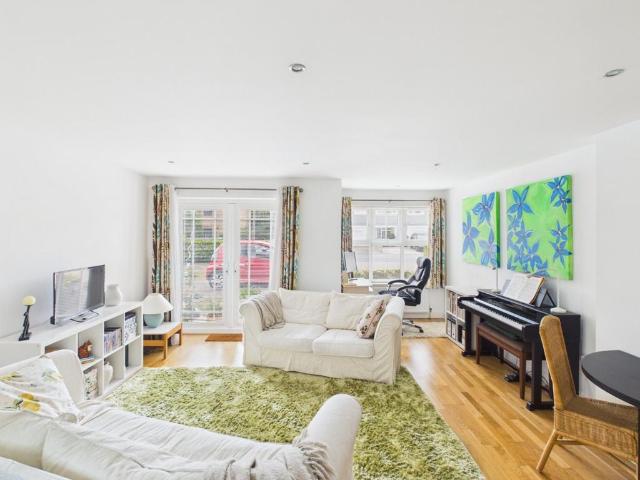 Flat for sale in Clewer New Town, Windsor