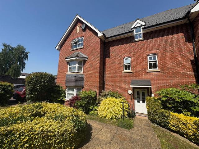 Flat for sale in Pouchen End, Hertfordshire