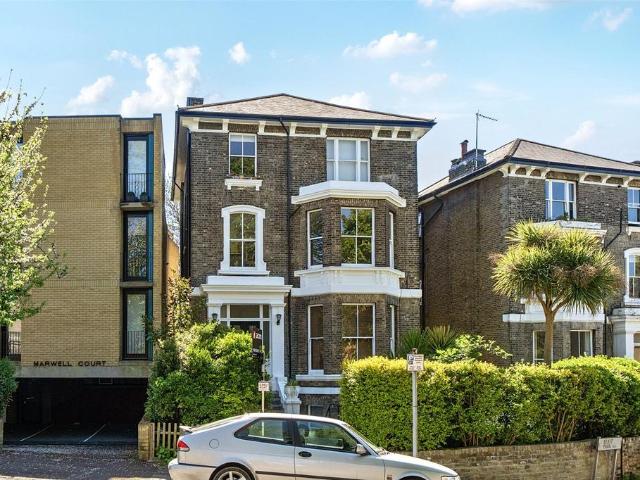 Flat for sale in London Borough of Lewisham, Blackheath