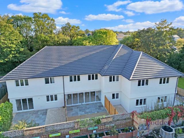 Flat for sale in Row Town, Surrey