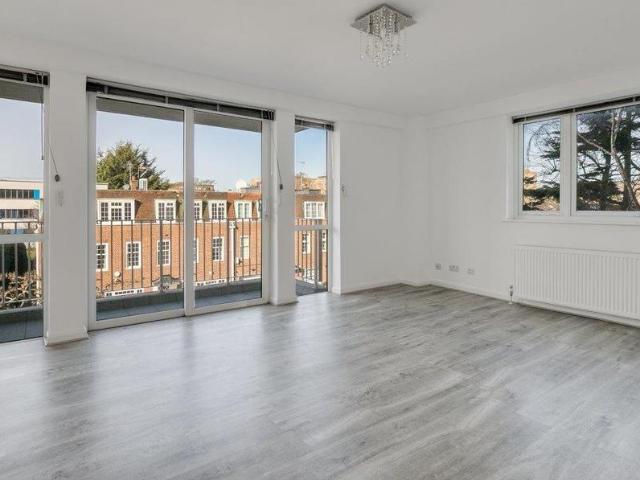 Flat for sale in Belsize Park, Greater London