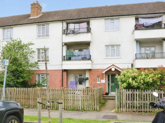 Flat for sale in Slough