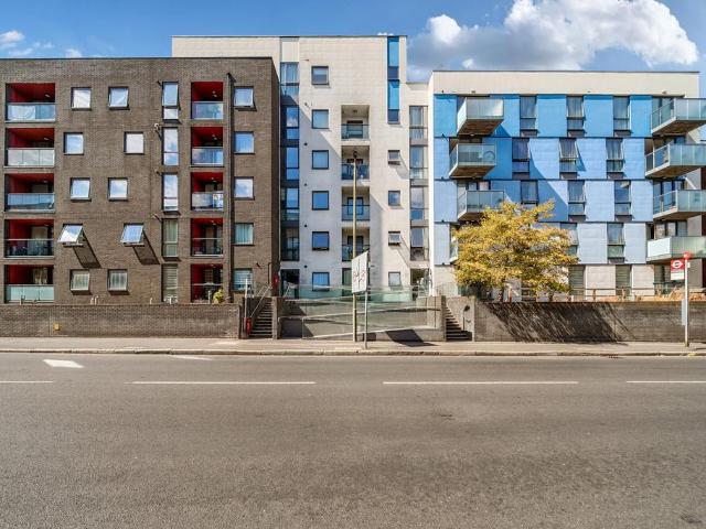 Flat for sale in Widmore, Greater London