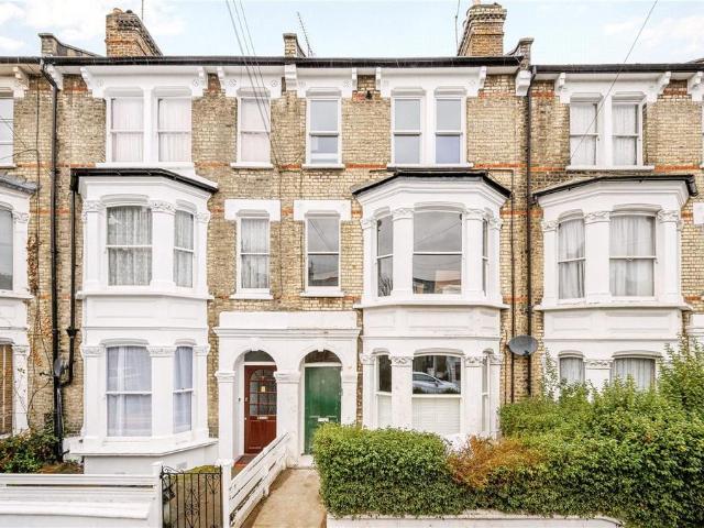 Flat for sale in Shepherd's Bush, Greater London