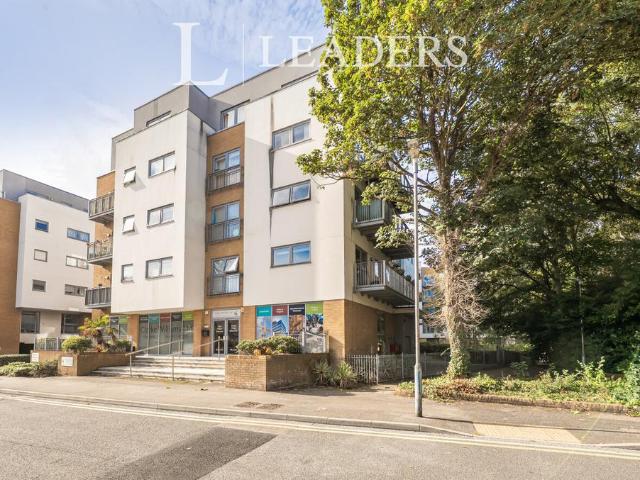 Flat for sale in Tonbridge, Tonbridge and Malling