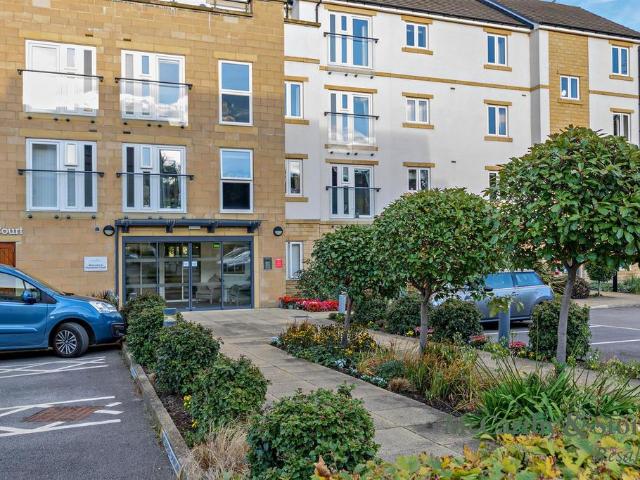 Flat for sale in Middleton Estate, Bradford