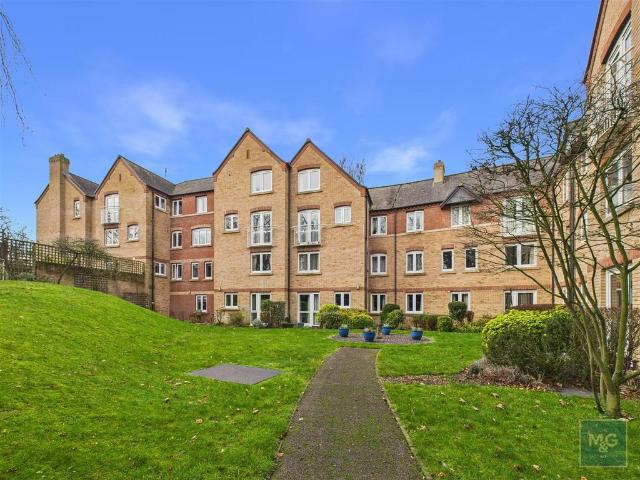Flat for sale in Chedburgh, Suffolk