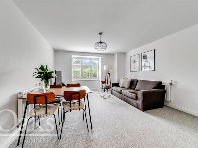 Flat for sale in London Borough of Croydon, South Norwood