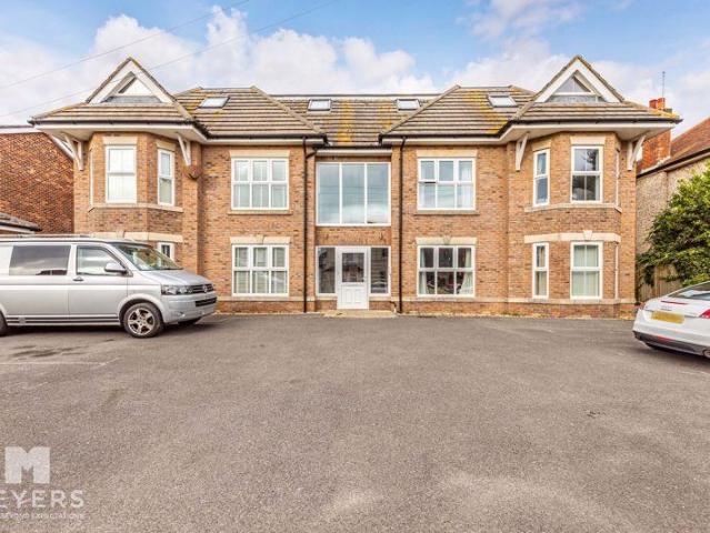 Flat for sale in Wick, Bournemouth
