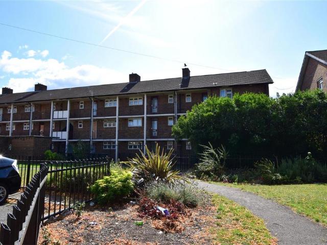 Flat for sale in Upton Park, Greater London