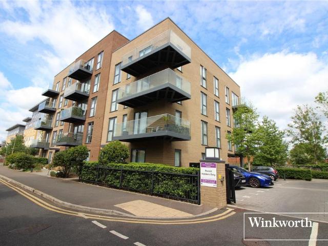 Flat for sale in Elstree and Borehamwood, Borehamwood