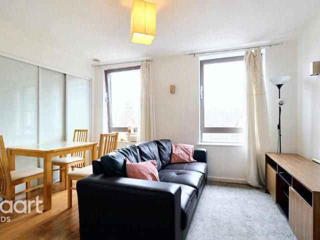 Flat for sale in West Yorkshire