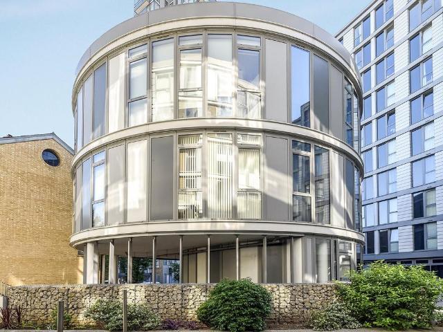 Flat for sale in London Borough of Lewisham, Deptford