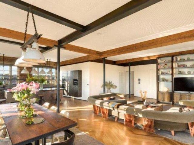 Flat for sale in Chalk Farm, Greater London
