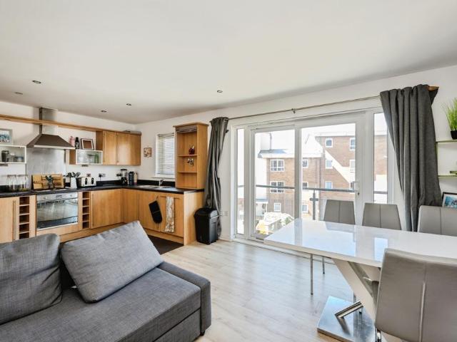 Flat for sale in Seaside, Llanelli