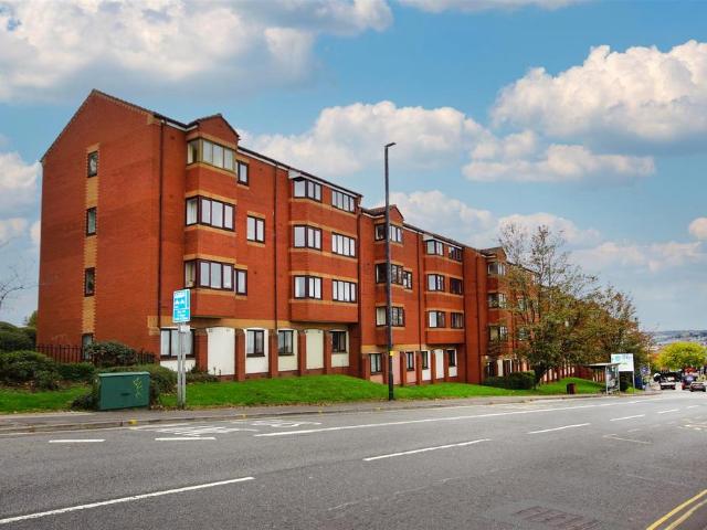 Flat for sale in Feckenham, City Of Bristol